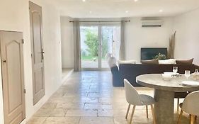 Maison Avec Jardin Et 3 Petits Chats , Proche Du Chateau Lacoste