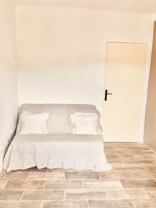 Maison Avec Jardin Et 3 Petits Chats , Proche Du Chateau Lacoste Le Puy-Sainte-Réparade Extérieur photo